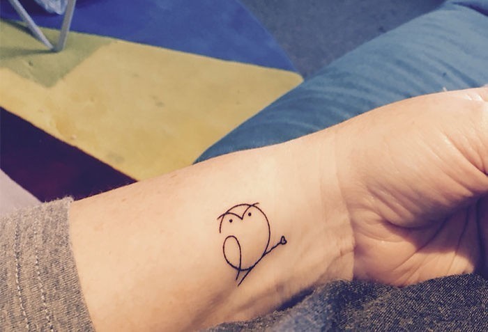 Kalo tato burung yang di tangan ini sepertinya terlalu simpel yah guys