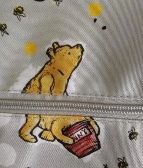 2. Dan kesalahan  cetak Pooh Bear ini terlihat absurd