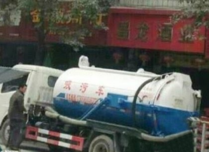 Mobil Penyedot Wc Meledak Pejalan Kaki Berlumuran Tai