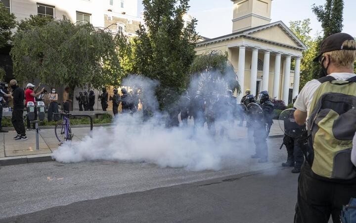 Apa Itu Gas Air Mata ? Bahan , Efek dan Cara Mengatasi