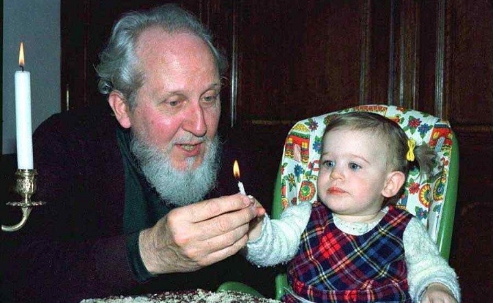 Gadis 3 Tahun Dipaksa Menikahi Pemimpin Sekte Berusia 68 Tahun Melalui Perjanjian Pra-Kelahiran